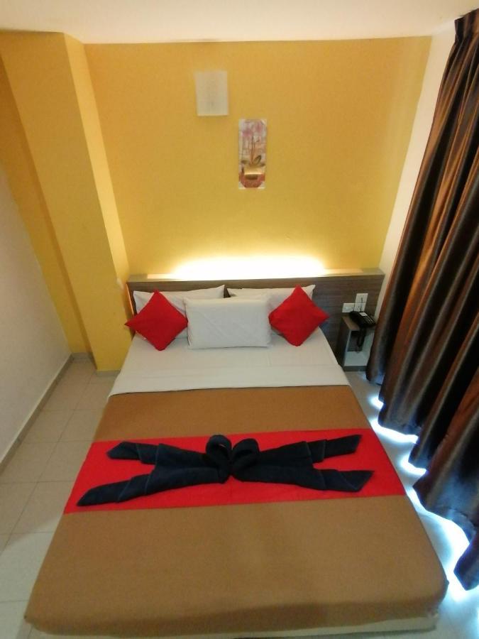 Yellow Mansion Hotel Melaka Raya Bagian luar foto