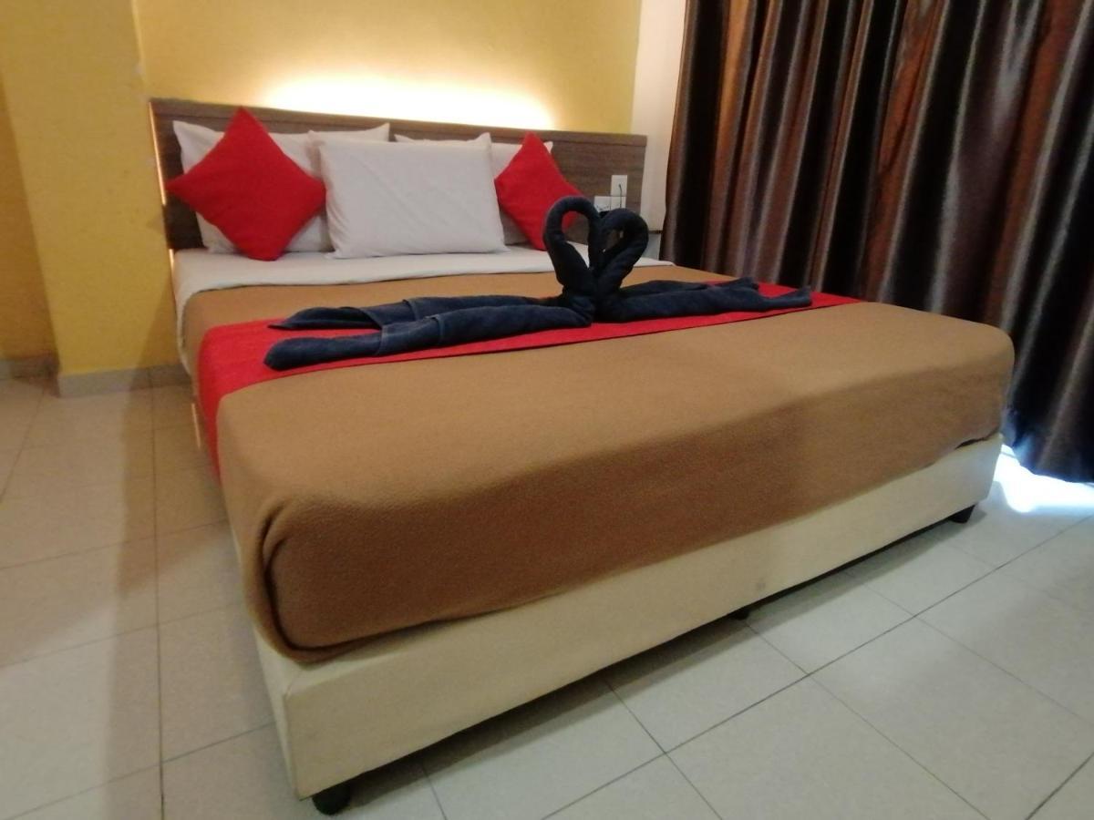 Yellow Mansion Hotel Melaka Raya Bagian luar foto